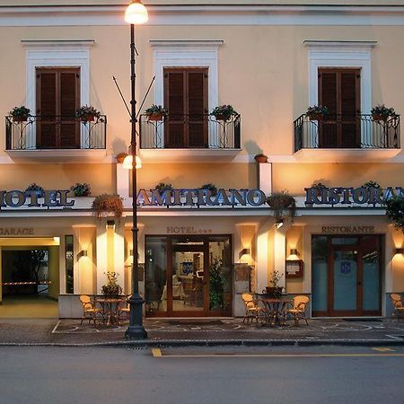 Hotel Ristorante Amitrano Помпеи Экстерьер фото